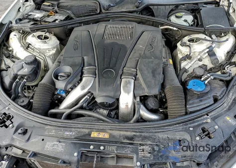 2013 Mercedes-Benz S 550 z USA, uszkodzony, nr VIN WDDNG7DB7DA499407